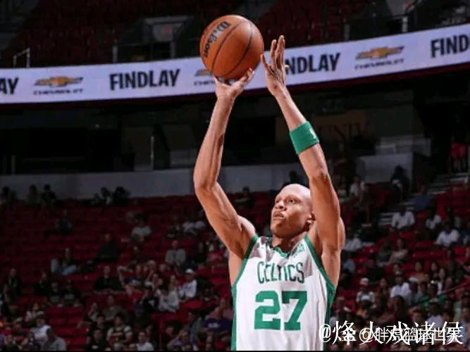 沃尔什首发17分钟高效贡献8分6篮板2抢断